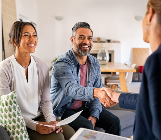 Financial Advisor vs Financial Broker – Know the Differences Financial Advisor vs Financial Broker - Know the Differences